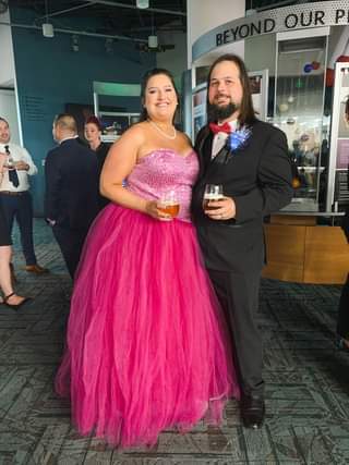 Cheers to love! 🍻 Introducing Mr. & Mrs. Sean and Jenny Hallett-Hanson! Today we