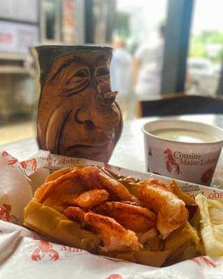 We have a full agenda today! 🙌🏻 @cousinsmainelobster is here until 8 pm! Our Mug